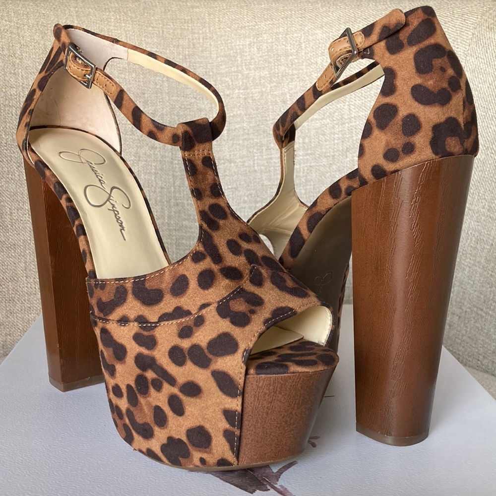 Jessica Simpson Dany T-Strap Platform Sandal in Leopard size/width 7M